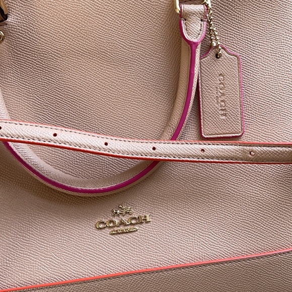 Classy COACH Crossbody Satchel Bag - Picture 2 of 16